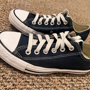 Navy blue converse